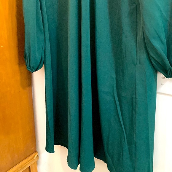 NWT BloomChic “ERICA” straight shift dress. SO flattering and professional. 2x - Picture 5 of 9